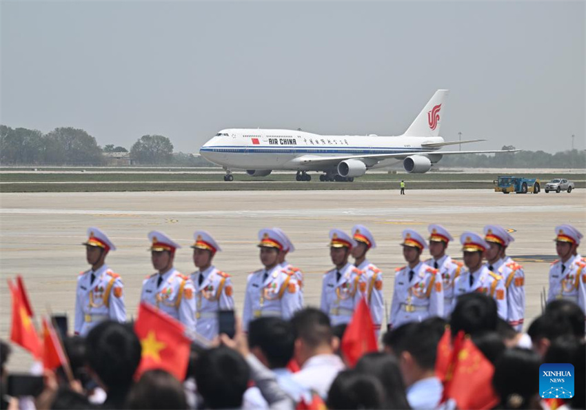 Xi Jinping chega a Hanói para visita de Estado ao Vietn?