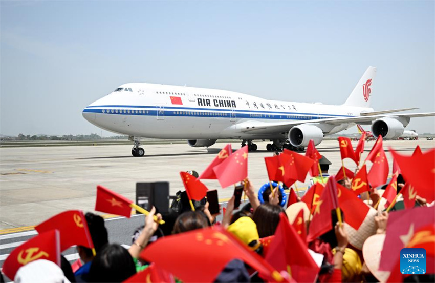 Xi Jinping chega a Hanói para visita de Estado ao Vietn?
