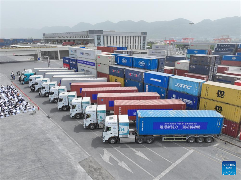 China lan?a primeira rota inter-regional para caminh?es movidos a hidrogênio