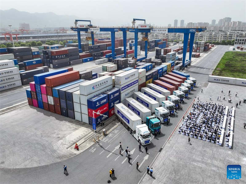 China lan?a primeira rota inter-regional para caminh?es movidos a hidrogênio