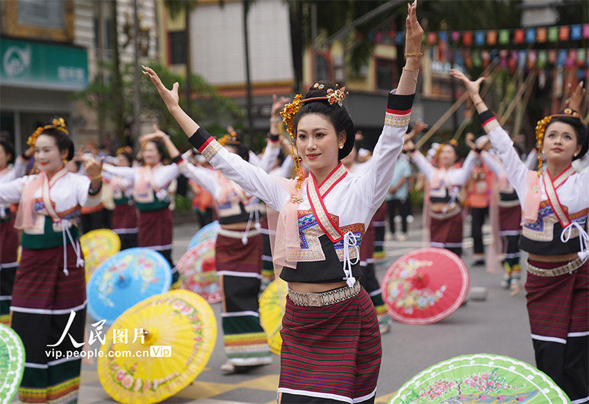 Yunnan: Festival de Aspers?o de água celebrado em Jinghong