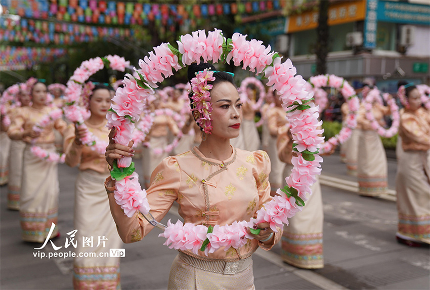 Yunnan: Festival de Aspers?o de água celebrado em Jinghong