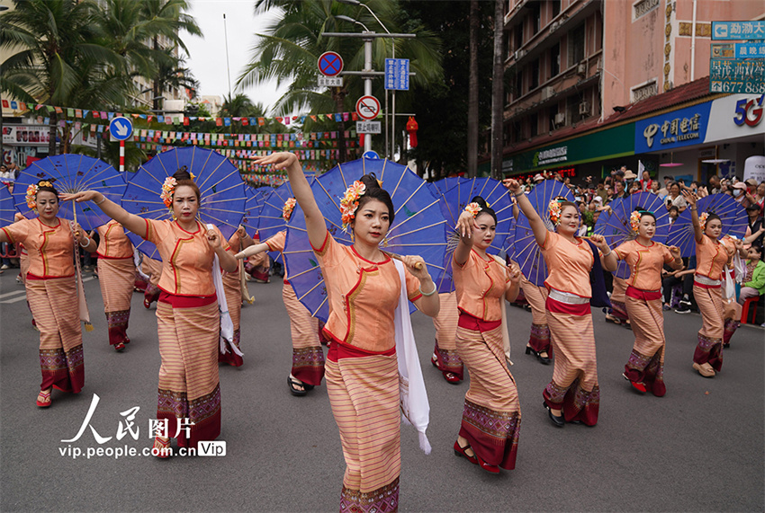 Yunnan: Festival de Aspers?o de água celebrado em Jinghong