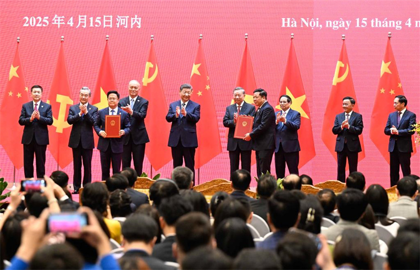 Xi Jinping diz que rela??es China-Vietn? est?o enraizadas, sustentadas e empoderadas pelos povos