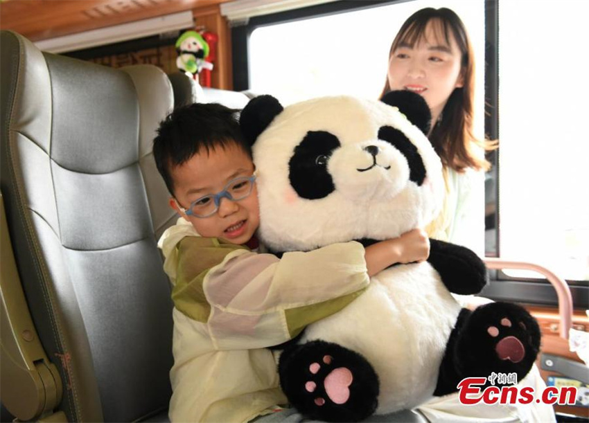 ?nibus com tema de panda estreia em Chongqing