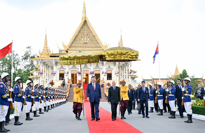 Xi Jinping diz que China e Camboja estabeleceram modelo de igualdade, confian?a mútua e coopera??o ganha-ganha entre países de diferentes tamanhos