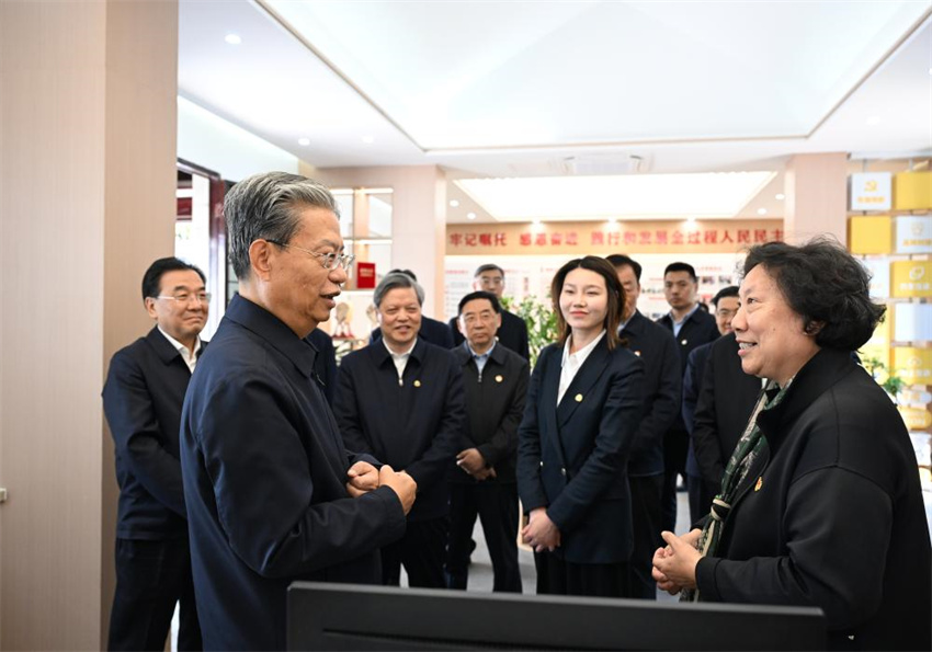 Chefe do Legislativo chinês pede manuten??o da confian?a e alavancagem da for?a