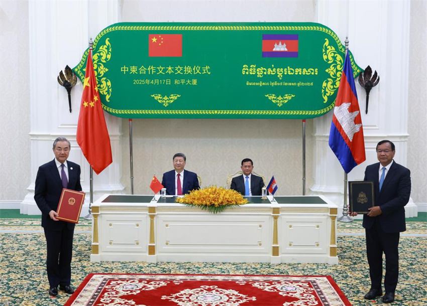 China e Camboja concordam em construir comunidade com futuro compartilhado sob todos os climas na nova era