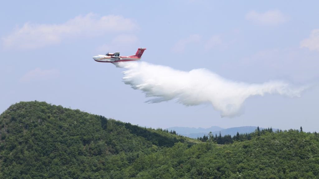 Grande aeronave anfíbia AG600 da China obtém certificado de tipo