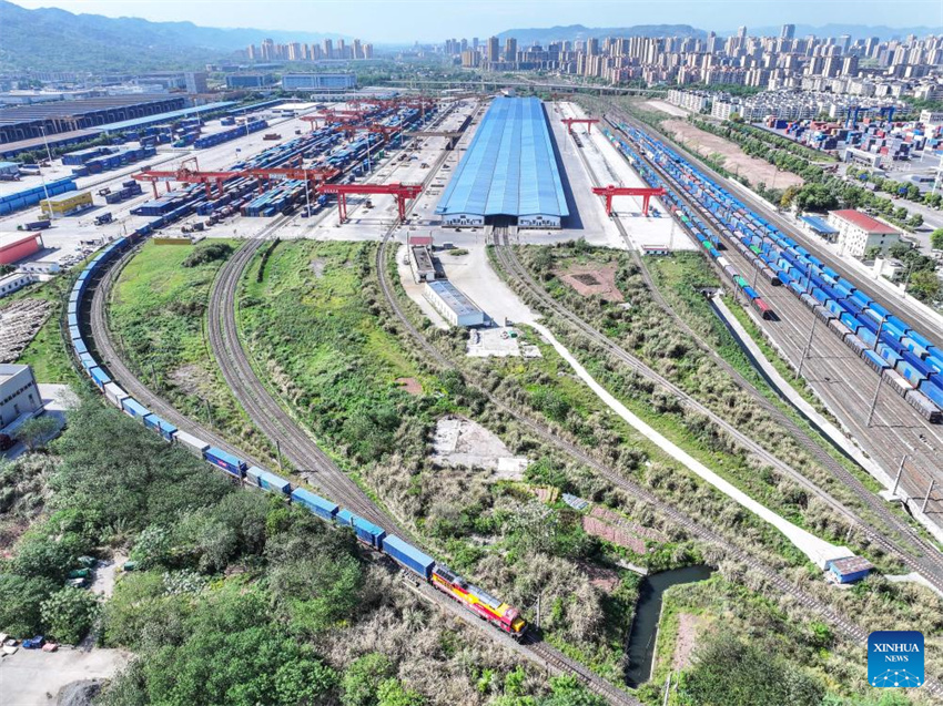 Rota regular de trem de carga liga Chongqing, na China, à ásia Central