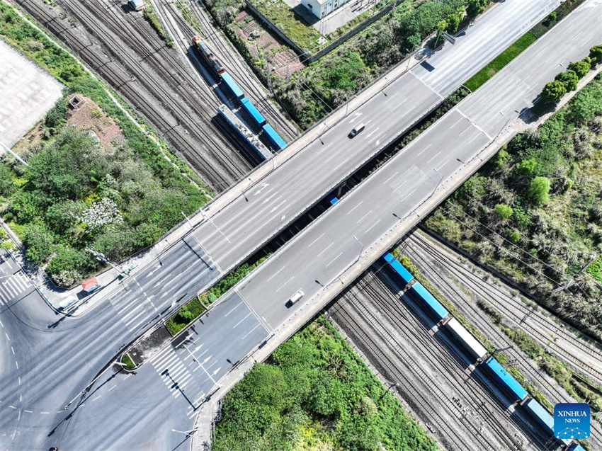 Rota regular de trem de carga liga Chongqing, na China, à ásia Central