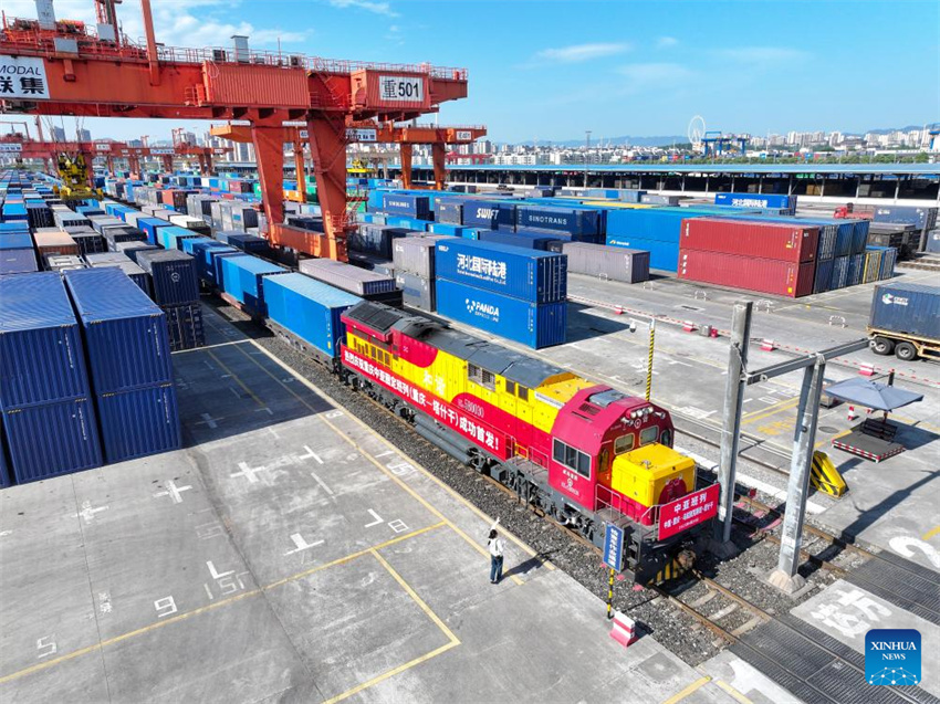 Rota regular de trem de carga liga Chongqing, na China, à ásia Central