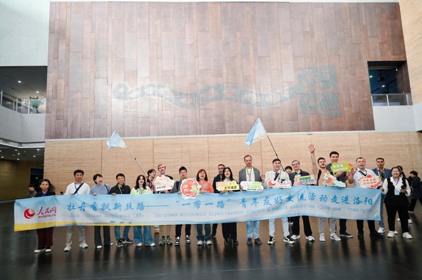 Jornalistas da Eurásia visitam o Museu do Sítio Arqueológico da Capital Xia em Erlitou