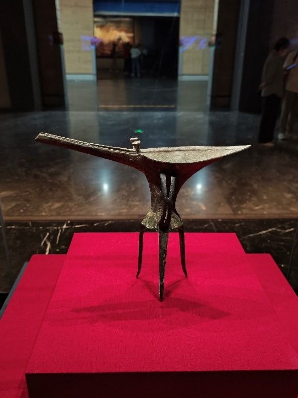 Jornalistas da Eurásia visitam o Museu do Sítio Arqueológico da Capital Xia em Erlitou