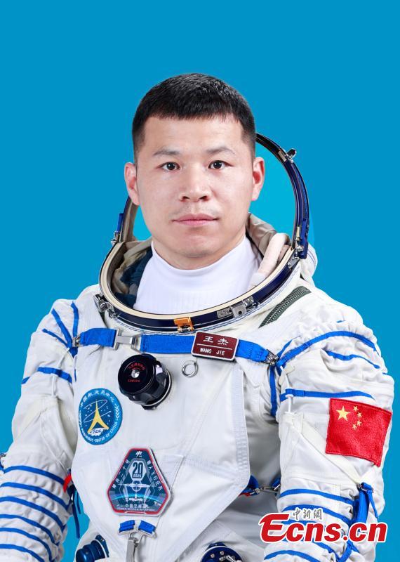 China revela tripula??o da Shenzhou-20 para miss?o da esta??o espacial