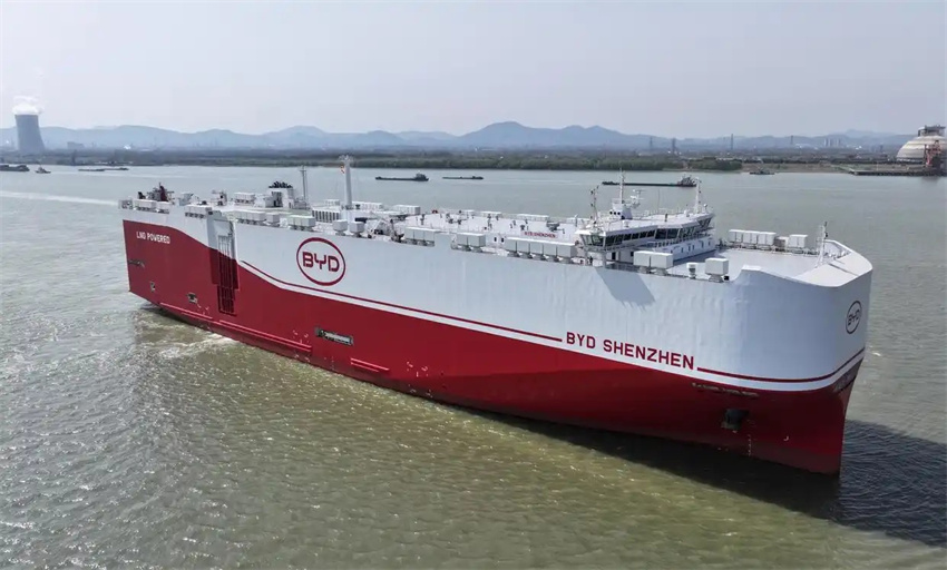 Maior navio cargueiro de automóveis do mundo zarpa e atende aos novos padr?es ambientais internacionais