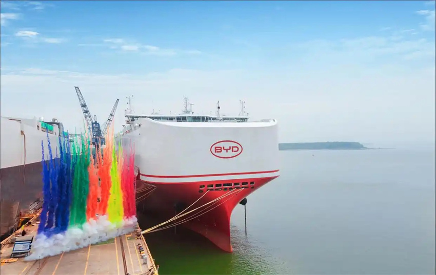 Maior navio cargueiro de automóveis do mundo zarpa e atende aos novos padr?es ambientais internacionais