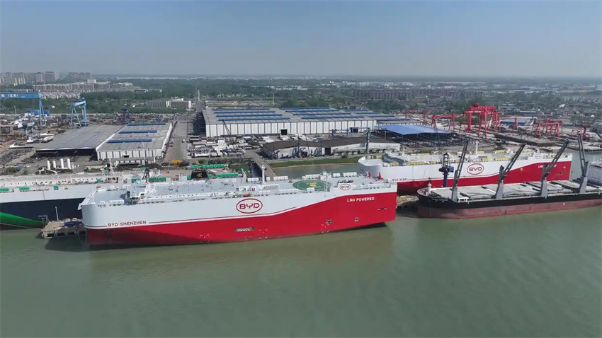 Maior navio cargueiro de automóveis do mundo zarpa e atende aos novos padr?es ambientais internacionais