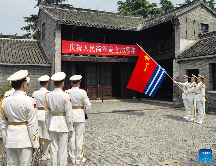 Marinha do Exército de Liberta??o Popular da China comemora seu 76o aniversário
