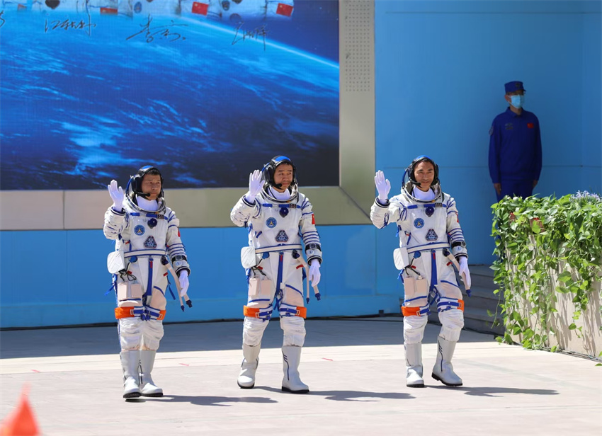 Cerim?nia marca partida de astronautas chineses da miss?o Shenzhou-20