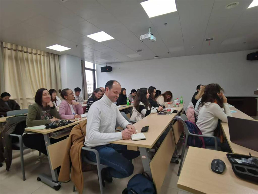 Profissionais portugueses de medicina tradicional chinesa estudam em Jiangxi, China
