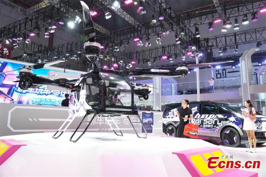 Carros voadores ganham destaque na Auto Shanghai 2025