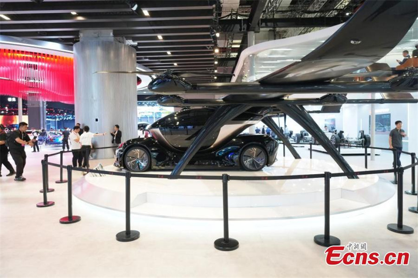 Carros voadores ganham destaque na Auto Shanghai 2025