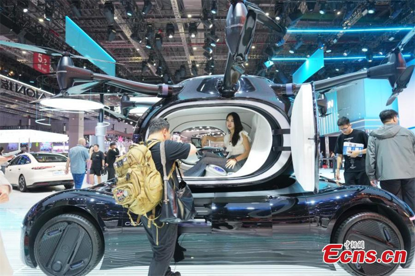 Carros voadores ganham destaque na Auto Shanghai 2025