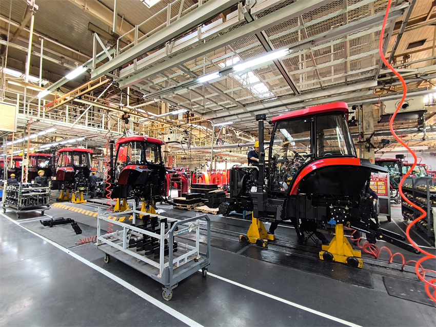 China YTO: um trator sai da linha de produ??o a cada três minutos