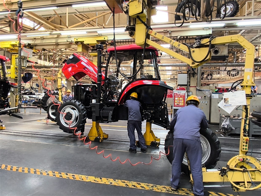 China YTO: um trator sai da linha de produ??o a cada três minutos