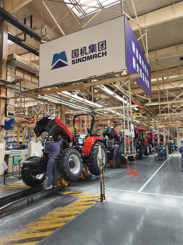 China YTO: um trator sai da linha de produ??o a cada três minutos