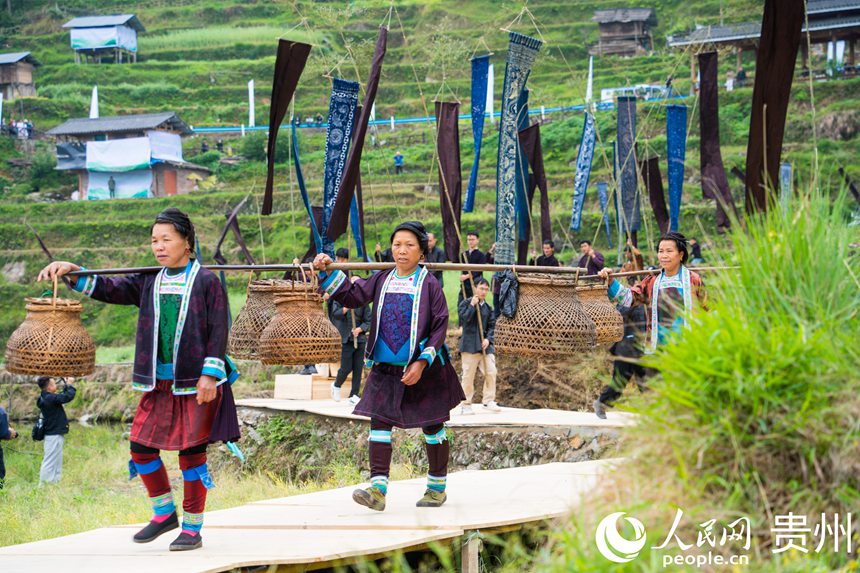 Guizhou: cerim?nia tradicional assinala início da colheita nos arrozais de Jiabang