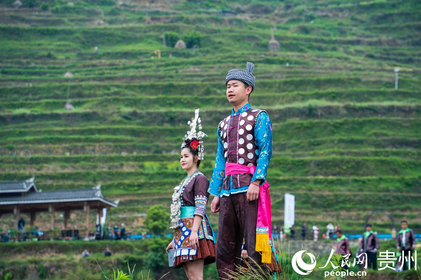 Guizhou: cerim?nia tradicional assinala início da colheita nos arrozais de Jiabang