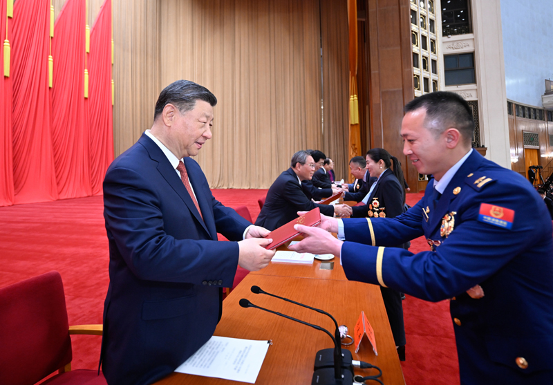 Xi Jinping destaca uni?o de for?as dos trabalhadores para revitaliza??o da na??o chinesa