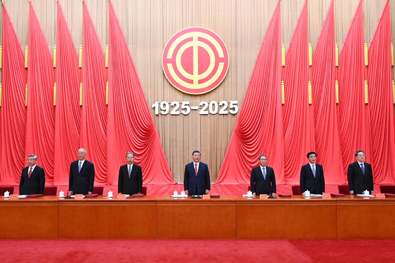 Xi Jinping destaca uni?o de for?as dos trabalhadores para revitaliza??o da na??o chinesa