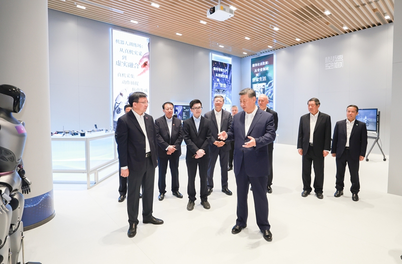 Xi Jinping inspeciona incubadora de grandes modelos em Shanghai, ressaltando as ambi??es de IA da China