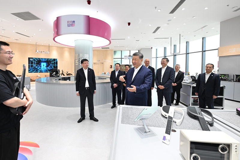 Xi Jinping inspeciona incubadora de grandes modelos em Shanghai, ressaltando as ambi??es de IA da China