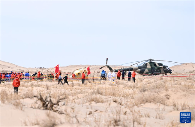 Cápsula de retorno da Shenzhou-19 pousa e astronautas todos est?o s?os