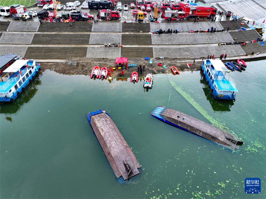 Emborcamento de embarca??es deixa 10 mortos no sudoeste da China