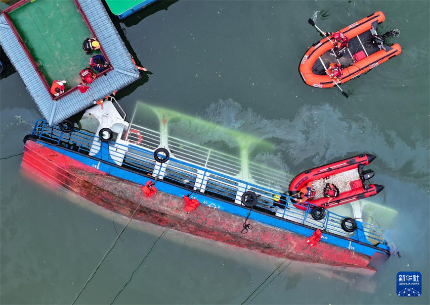 Emborcamento de embarca??es deixa 10 mortos no sudoeste da China