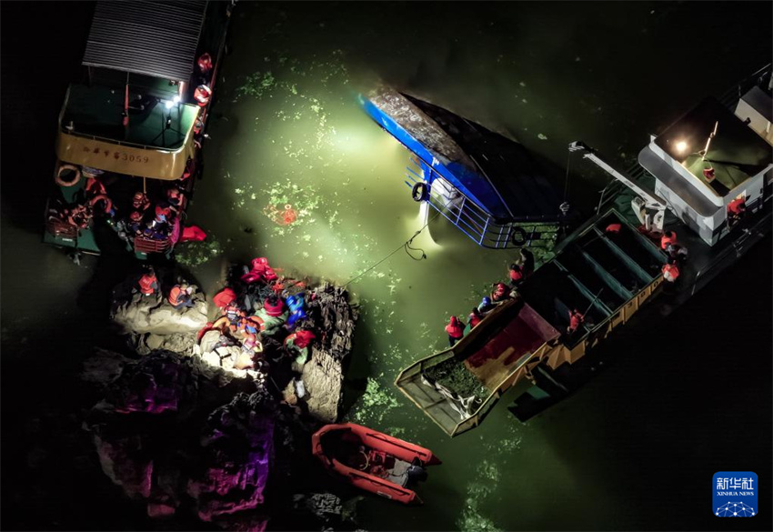 Emborcamento de embarca??es deixa 10 mortos no sudoeste da China