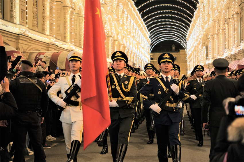 Guarda de Honra do Exército de Liberta??o Popular da China fez uma impressionante apari??o em Moscou