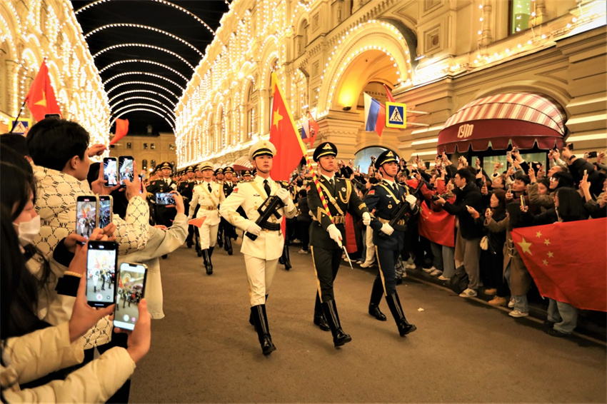 Guarda de Honra do Exército de Liberta??o Popular da China fez uma impressionante apari??o em Moscou