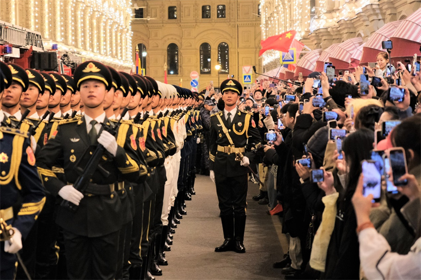 Guarda de Honra do Exército de Liberta??o Popular da China fez uma impressionante apari??o em Moscou