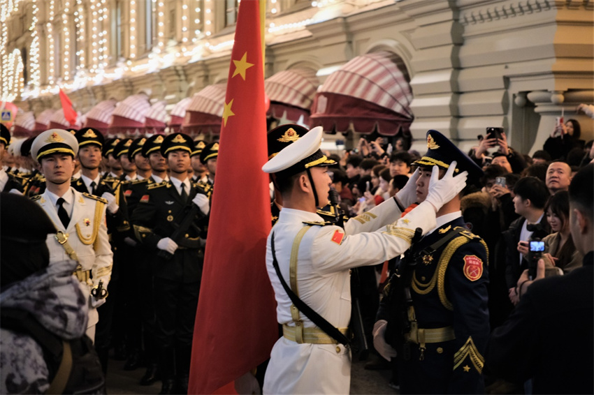 Guarda de Honra do Exército de Liberta??o Popular da China fez uma impressionante apari??o em Moscou