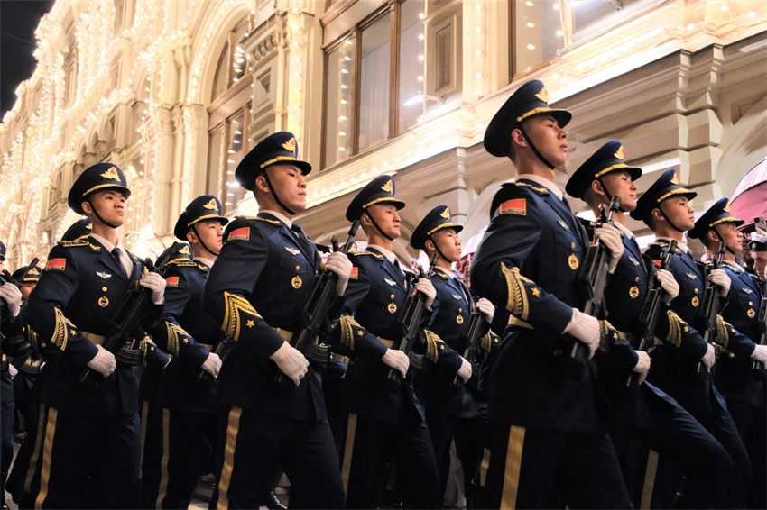 Guarda de Honra do Exército de Liberta??o Popular da China fez uma impressionante apari??o em Moscou