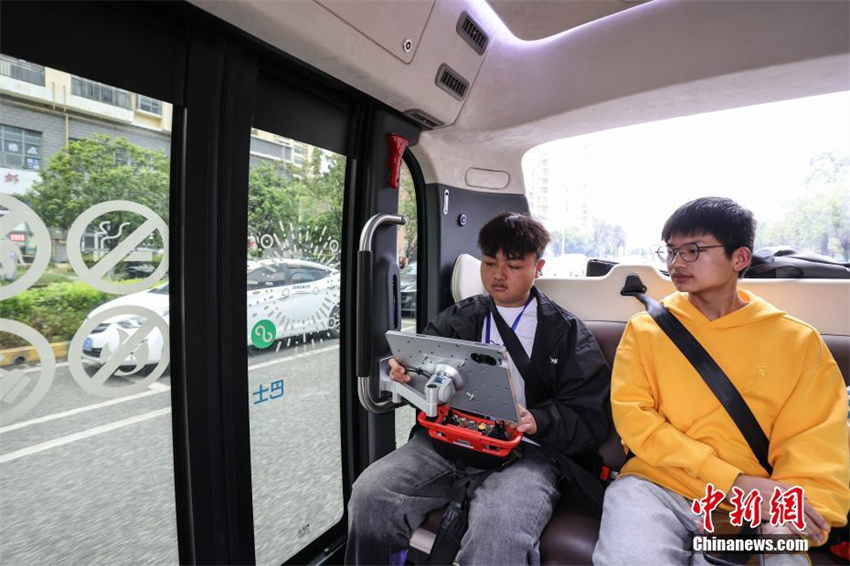 Guizhou inaugura primeira linha de ?nibus aut?nomos