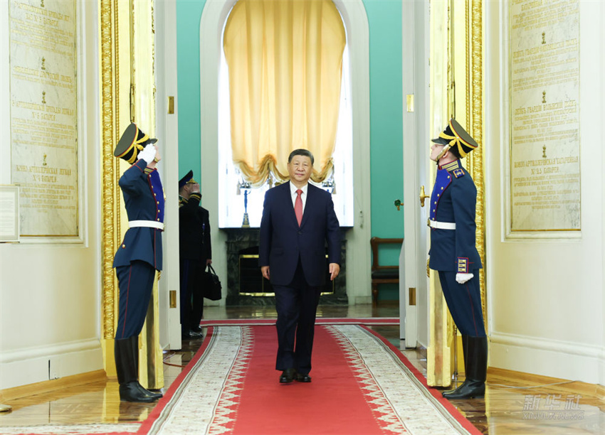 Xi Jinping participa de cerim?nia de boas-vindas realizada por Putin