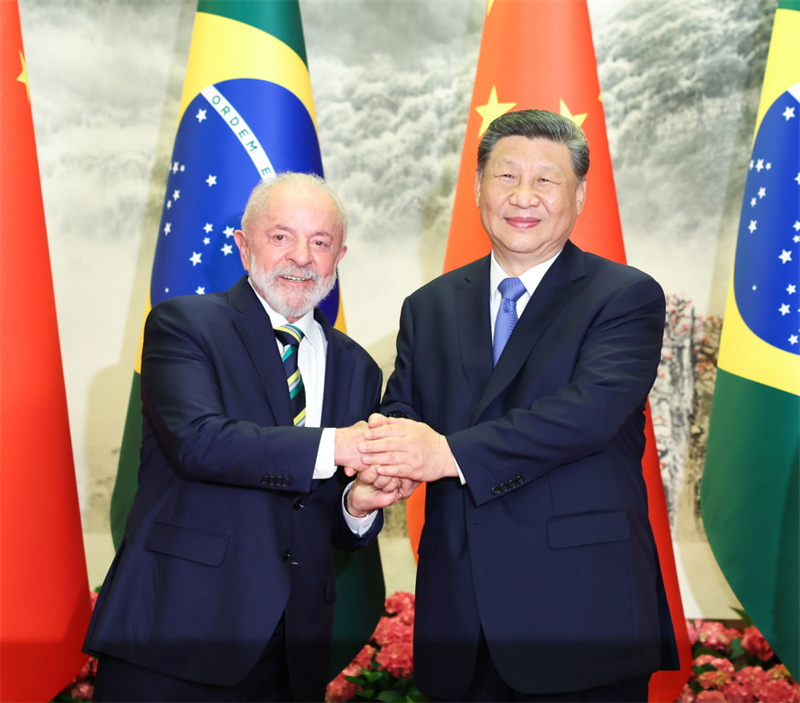 Xi Jinping realiza conversa com o presidente brasileiro