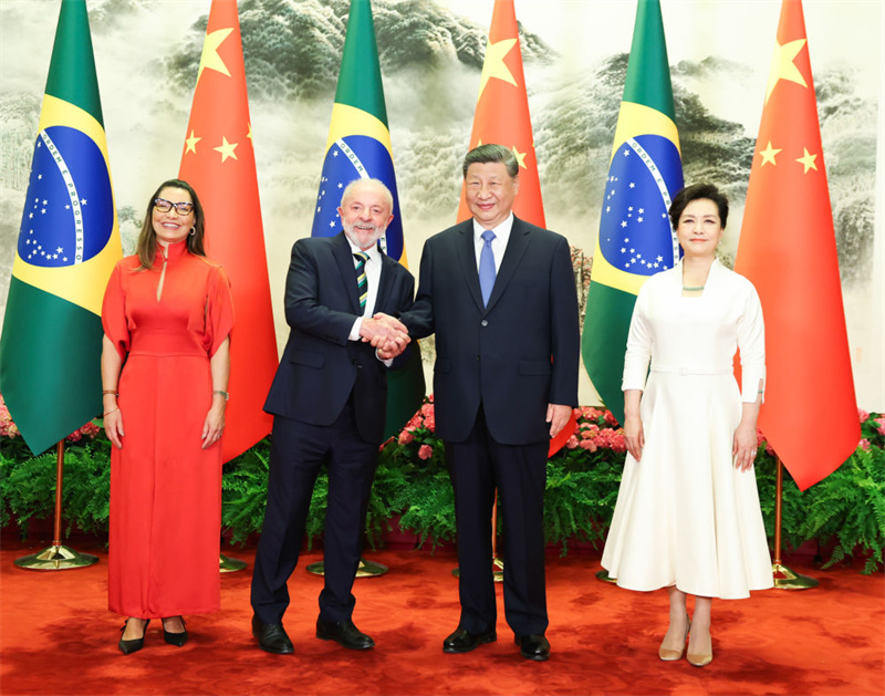 Xi Jinping realiza conversa com o presidente brasileiro